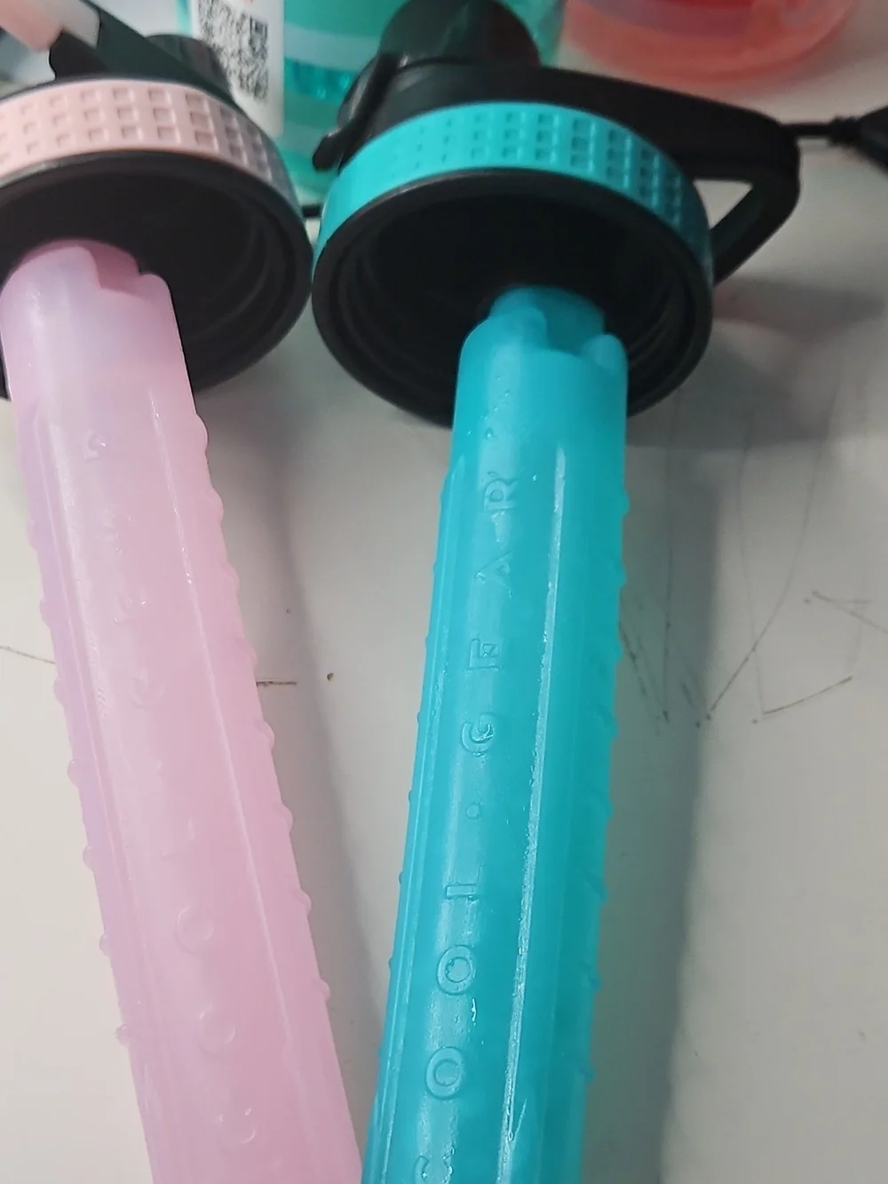 SeaWorld Refillable Water Bottles Set of 2 Pink & Teal Reusable Sports Drink Bot